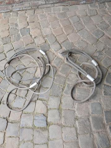 2 stalen trekkabels. beschikbaar voor biedingen
