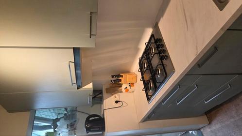 Gratis keuken met zanussi gasvuur en dampkap, Huis en Inrichting, Keuken | Complete keukens, Zo goed als nieuw, Ophalen