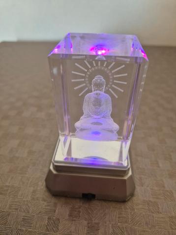 Prachtige 3D kristalglas Boeddha beeld met verlichting  beschikbaar voor biedingen