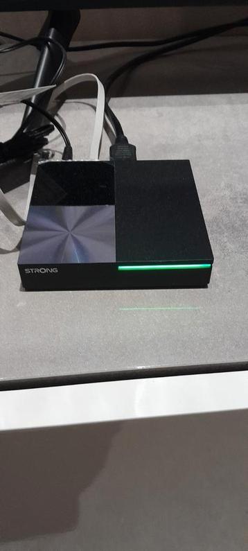 Satellite box beschikbaar voor biedingen