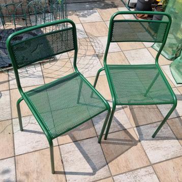Geschilderde oude / vintage metalen tuinstoelen 7€/st beschikbaar voor biedingen