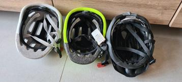3 fietshelmen  beschikbaar voor biedingen