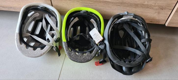 3 fietshelmen, Fietsen en Brommers, Fietsaccessoires | Fietshelmen, Zo goed als nieuw, Ophalen