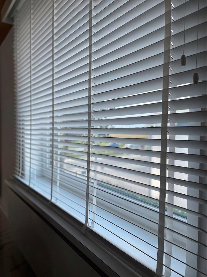 Houten lamellen jaloezie NIEUW, Huis en Inrichting, Stoffering | Gordijnen en Lamellen, Nieuw, Wit, Ophalen