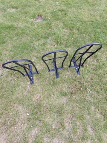Stevige zwart metalen ( geplastificeerd ) zadelsteunen. beschikbaar voor biedingen