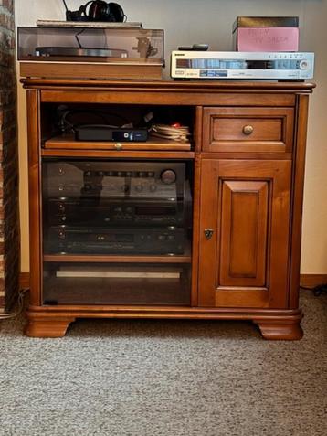 Stereo/TV- meubel beschikbaar voor biedingen