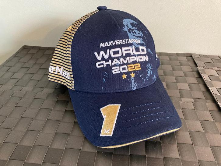 Max Verstappen 2022 World Champion pet Red Bull Racing, Verzamelen, Automerken, Motoren en Formule 1, Nieuw, Formule 1, Ophalen of Verzenden