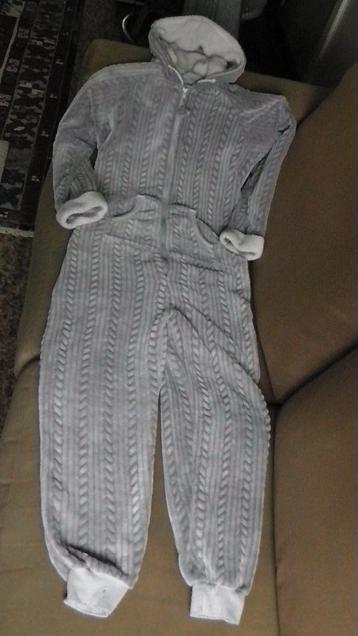 Mooie onesie beschikbaar voor biedingen