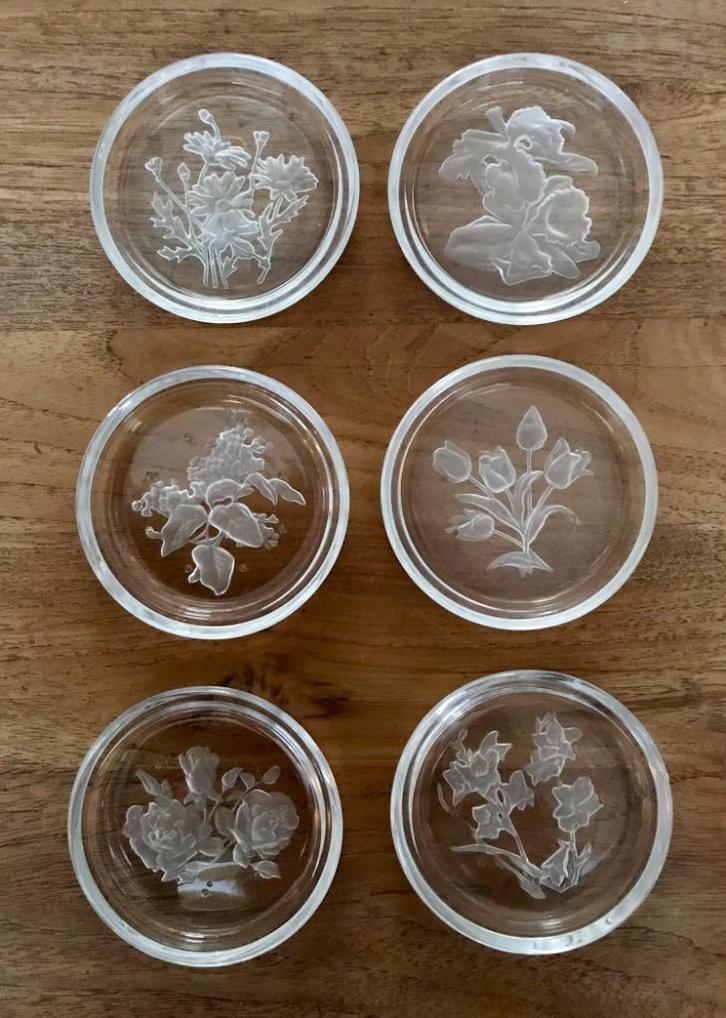 Val Saint-Lambert kristal  - onderzetters met bloemmotief, Antiek en Kunst, Antiek | Glaswerk en Kristal, Ophalen of Verzenden