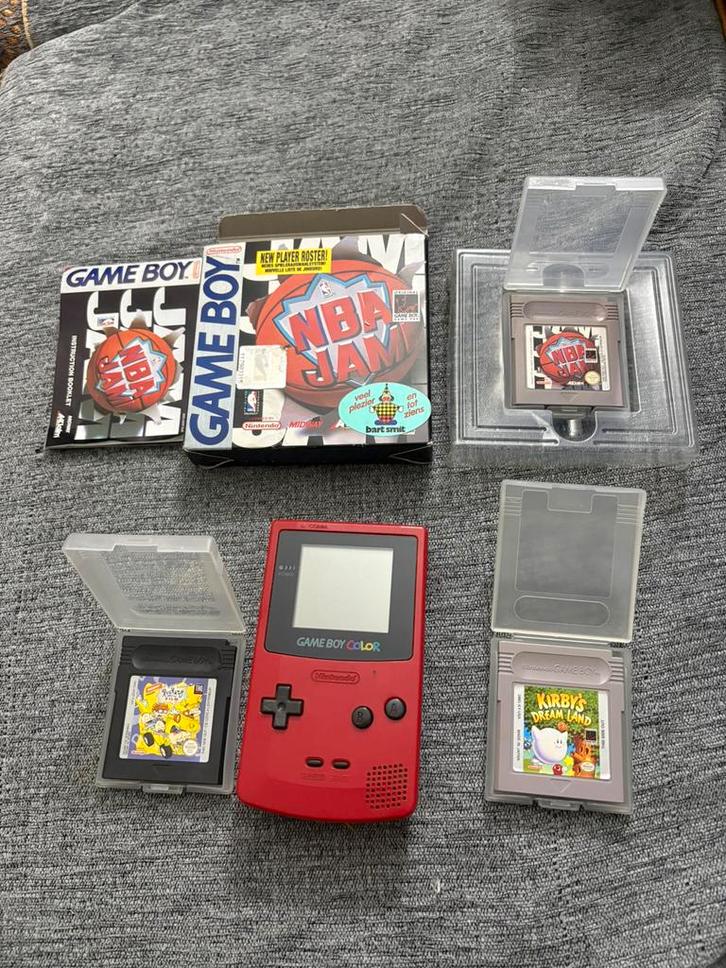 Nintendo Game Boy Color (Red) + 3 Classic Games, Games en Spelcomputers, Spelcomputers | Nintendo Game Boy, Zo goed als nieuw