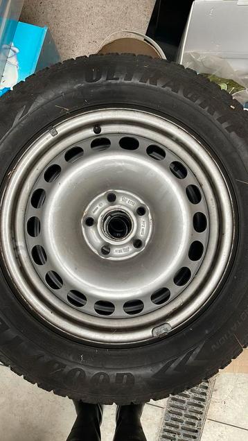 4 roues complètes avec pneus hiver beschikbaar voor biedingen
