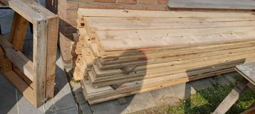 Faliesplanken balken planken kepers hout beschikbaar voor biedingen