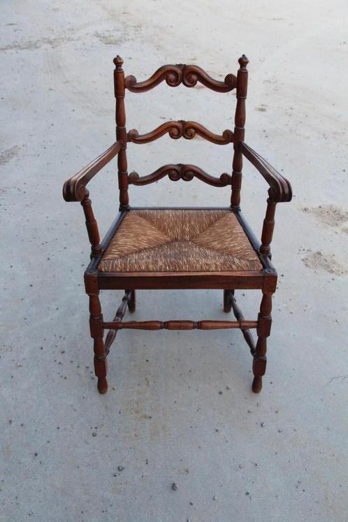 Oude fauteuil, rieten zitting, Antiek en Kunst, Antiek | Meubels | Stoelen en Sofa's, Ophalen