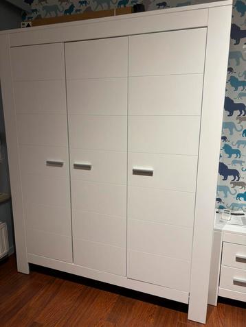 Kleerkast en nachtkastje Bopita wit, Kinderen en Baby's, Kinderkamer | Commodes en Kasten, Ophalen, Gebruikt