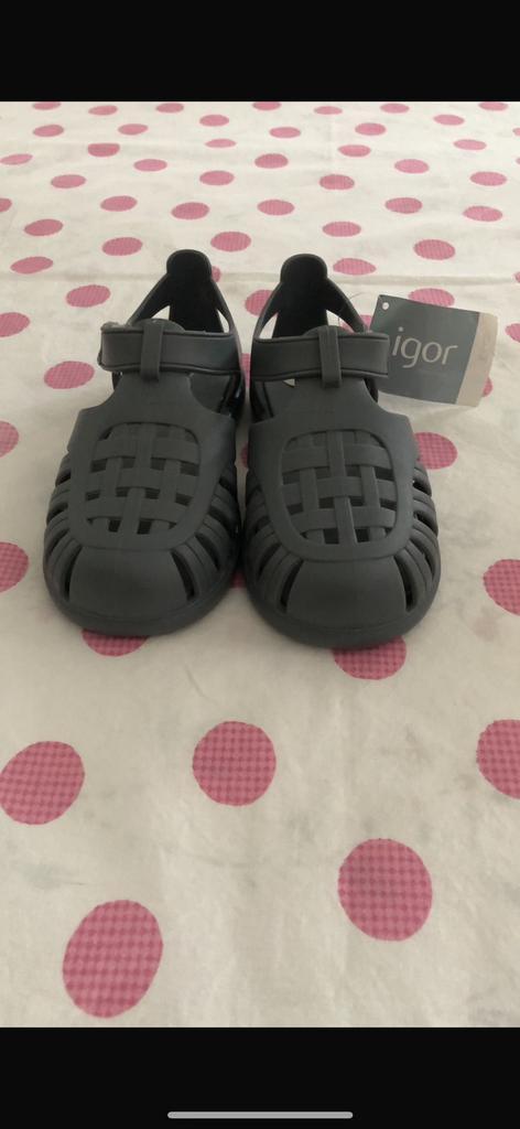 Sandales Igor Taille 27 – Couleur Gris, Kinderen en Baby's, Kinderkleding | Schoenen en Sokken, Zo goed als nieuw, Ophalen