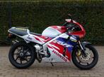 Honda RVF 400, Motoren, 400 cc, 4 cilinders, Bedrijf, Sport