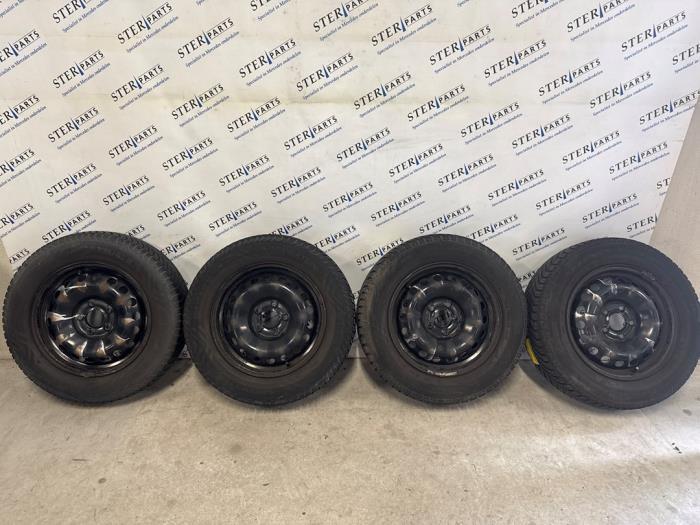 Velgen set + banden van een Mercedes Citan, Auto-onderdelen, Banden en Velgen, Personenwagen, Gebruikt, 3 maanden garantie, Ophalen of Verzenden