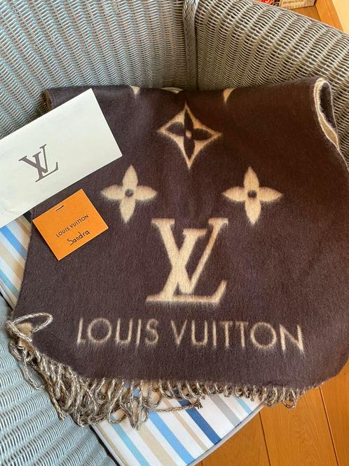 Louis Vuitton echarpe Reykjavik, Vêtements | Femmes, Bonnets, Écharpes & Gants, Comme neuf, Envoi