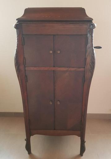 Grammofoon beschikbaar voor biedingen