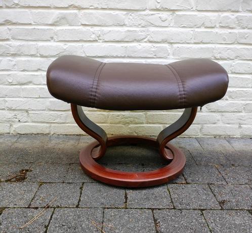 Stressless voetenbank. Made in Norway., Huis en Inrichting, Zetels | Voetbanken en poefs, Zo goed als nieuw, 50 tot 75 cm, Hout