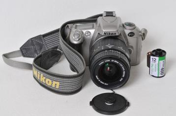 Nikon F 55 AF + Zoom Sigma 28-80 mm 1:3,5-5,6 II Asphérique disponible aux enchères