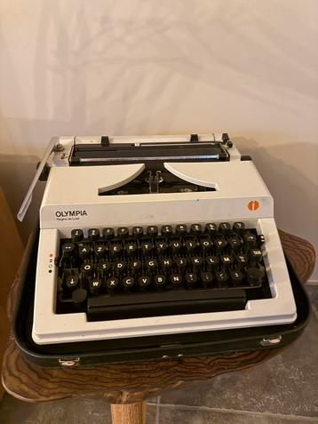 Vintage typemachine merk Olympia, Divers, Machines à écrire, Enlèvement, Utilisé