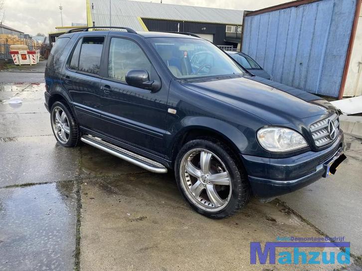 MERCEDES ML W163 donker Groen 189 rechts voor deur 1998-2005, Auto-onderdelen, Carrosserie, Deur, Mercedes-Benz, Voor, Rechts