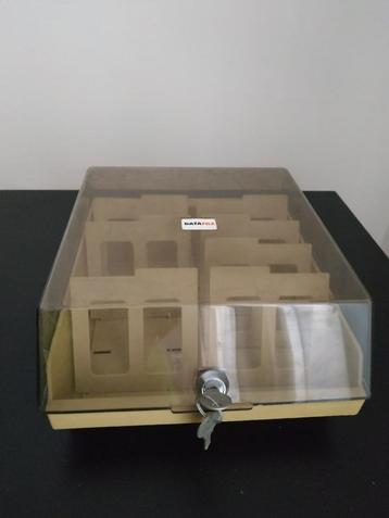 Boite en plastique sécurisée beschikbaar voor biedingen