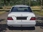 Mercedes E200 W124 benzine schuifdak, Auto's, Oldtimers, 4 deurs, Stof, Radio, Wit