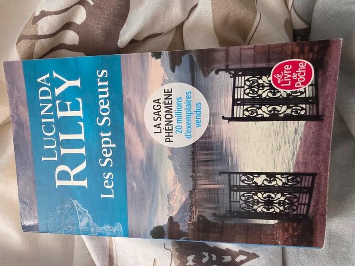 Lucinda Riley - Les sept Soeurs, Tome 1, Livres, Chick lit, Comme neuf, Enlèvement ou Envoi