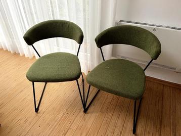 2 stoelen beschikbaar voor biedingen