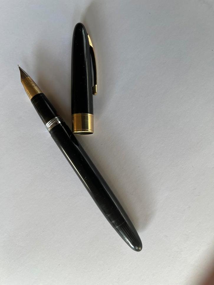 Stylo de légende des années 50, Verzamelen, Pennenverzamelingen, Zo goed als nieuw, Overige typen, Sheaffer, Met doosje, Ophalen of Verzenden