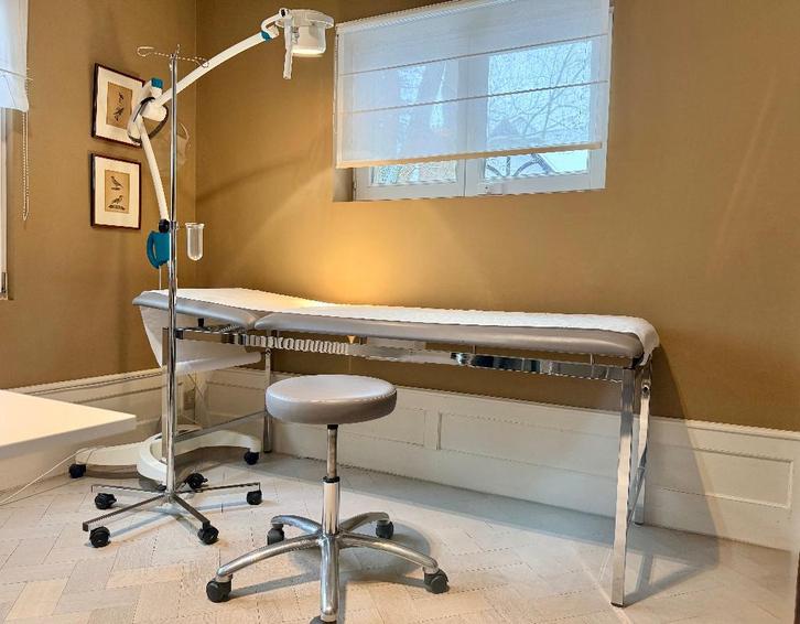 Table d’examen professionnelle en excellent état Medi-Lux 65, Divers, Matériel Infirmier, Comme neuf, Enlèvement