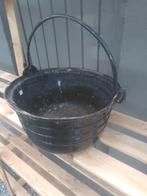 Oude zware ijzeren ketel met draagbaar, Verzenden