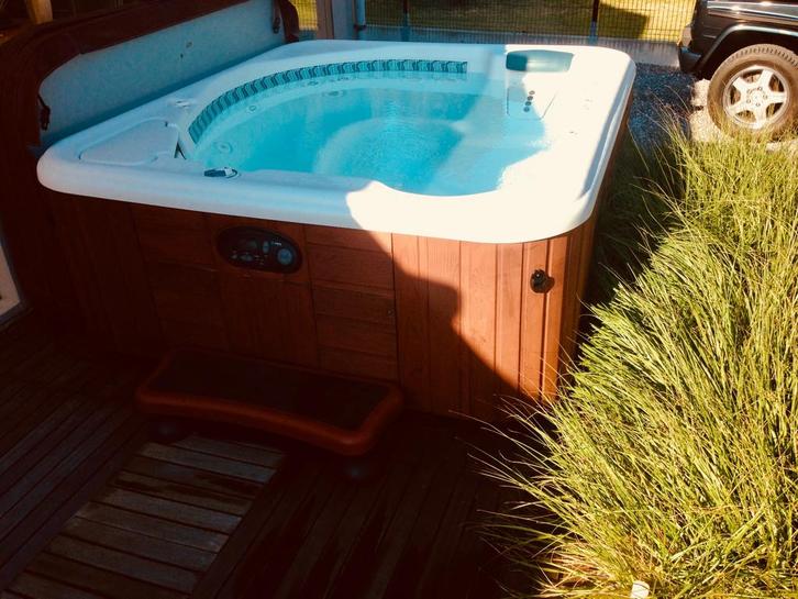 Jacuzzi met nieuwe pomp, Tuin en Terras, Bubbelbaden en Hottubs, Gebruikt, Vast, Pomp, Ophalen