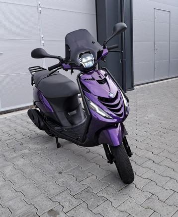 Piaggio Zip 4T Scooter Glans Paars FULL LED (B-KLASSE) beschikbaar voor biedingen