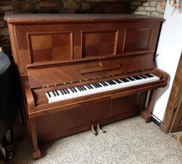 Piano Steinway K 138
