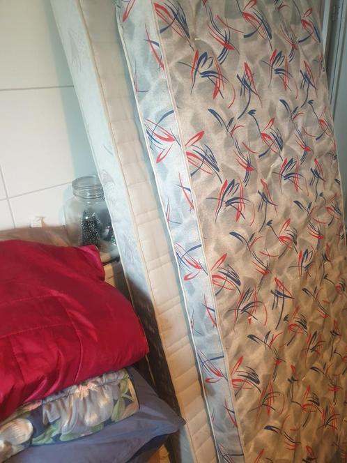 Te koop  dringend wegens verhuizing !!, Huis en Inrichting, Slaapkamer | Boxsprings, Zo goed als nieuw, 200 cm, Ophalen