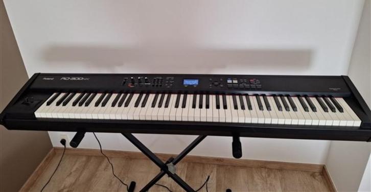 Digitale piano - Roland RD-300 NX, Muziek en Instrumenten, Piano's, Zo goed als nieuw, Piano, Zwart, Digitaal, Ophalen