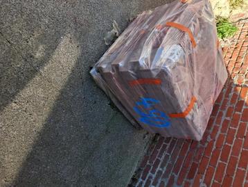 bakstenen beschikbaar voor biedingen