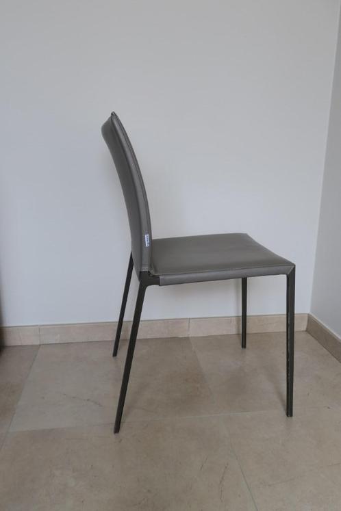 8 Lia stoelen leder - Zanotta - By Roberto Barbieri, Huis en Inrichting, Stoelen, Zo goed als nieuw, Vijf, Zes of meer stoelen