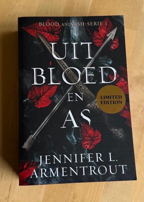 Blood and Ash 1 - Uit bloed en as - Armentrout - NIEUWSTAAT, Boeken, Fantasy, Nieuw, Ophalen of Verzenden