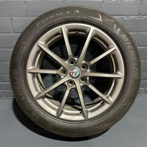 Alfa Romeo Giulia 2015 wielset 17 inch incl zomerbanden 4st., Autos : Pièces & Accessoires, Pneus & Jantes, Pneus et Jantes, Pneus été