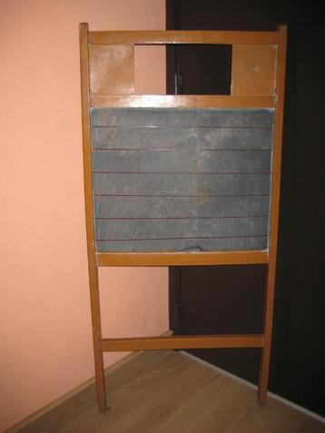 Vintage dubbelzijdig houten krijtbord beschikbaar voor biedingen