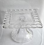 Présentoir gâteaux carré en cristal, bords festonnés uniques, Antiquités & Art, Enlèvement ou Envoi