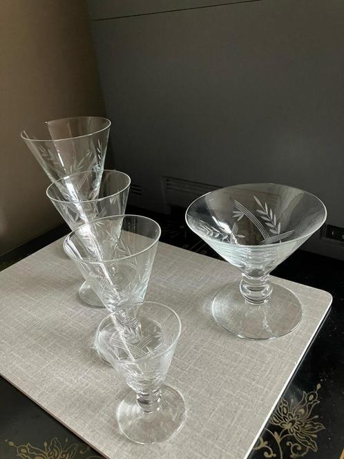 Vintage trechtervormige gegraveerde kristallen glazen, Verzamelen, Glas en Drinkglazen, Zo goed als nieuw, Overige typen, Ophalen