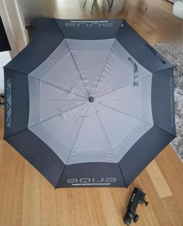 Golfparaplu + parapluhouder beschikbaar voor biedingen