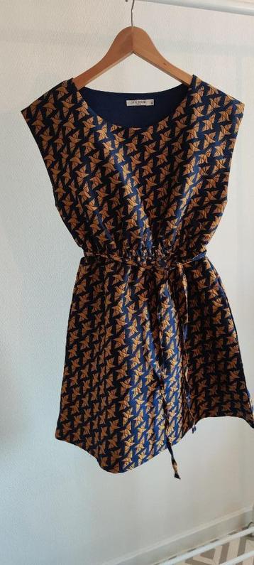 Zomerkleedje met vogels beschikbaar voor biedingen