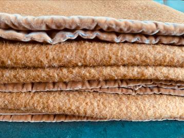 Lot de 2 couvertures : 1 laine pure Solemio + 1 autre laine