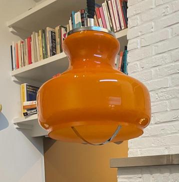 Oranje opaline hanglamp beschikbaar voor biedingen